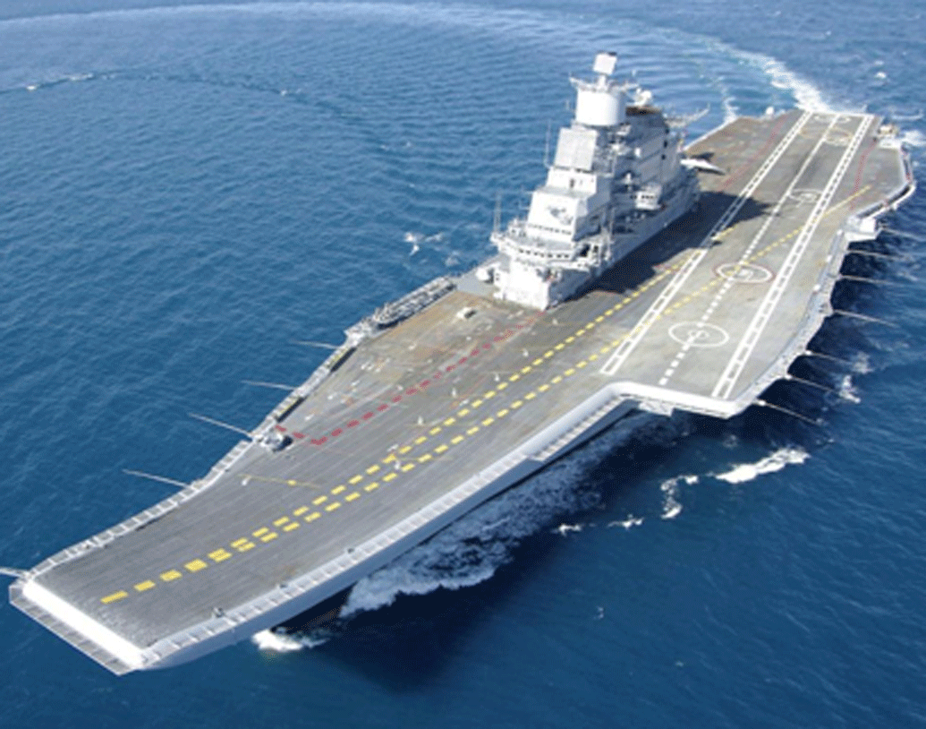 তাঁর বাবা জ্ঞান স্বরূপ একটি সাক্ষাত্কারে জানিয়েছেন, বায়োটেকনোজলজি নিয়ে পড়াশোনার পর শিবাঙ্গি প্রতিরক্ষা বাহিনীতে কাজ করার ইচ্ছাপ্রকাশ করেছিলেন। তারপরই তিনি মেয়েকে কেরলে নৌসেনার অ্যাকাডেমিতে ভর্তি করিয়ে দেন।