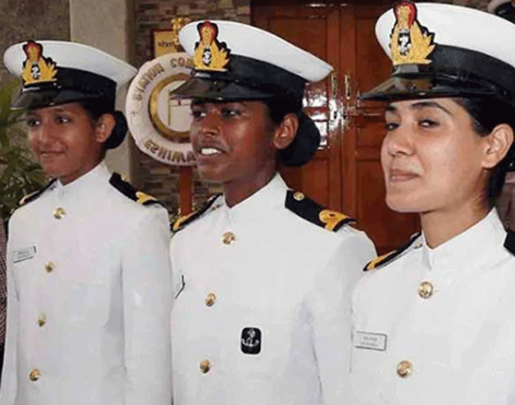 বায়োটেকনোলজি পাশ করার পরই তিনি কেরলের কান্নুরের ইন্ডিয়ান নেভাল অ্যাকাডেমি থেকে স্নাতক হন।