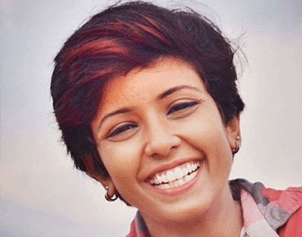 নৌবাহিনীতে এতদিন মহিলারা এভিয়েশন শাখায় এয়ার ট্রাফিক কন্ট্রোল অফিসার এবং এয়ারক্র্যাফ্টের অবজারভার হিসাবে নিযুক্ত হয়েছেন। এই প্রথম কেউ বিমানের ককপিটে বসতে চলেছেন।