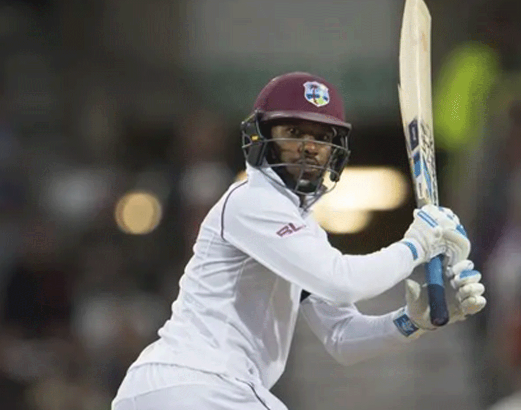 ওই আঘাতের পরে আরও দু’টি বল খেলেন ব্রাভো। পরদিন সকালে আরও দশ বল খেলেন ক্যারিবিয়ান ক্রিকেটার। কিন্তু তারপর আর পারেননি। চোটের কারণে তাঁকে মাঠ ছাড়তে হয়। তাঁর বদলে মাঠে নামেন জার্মেইন ব্ল্যাকউড।