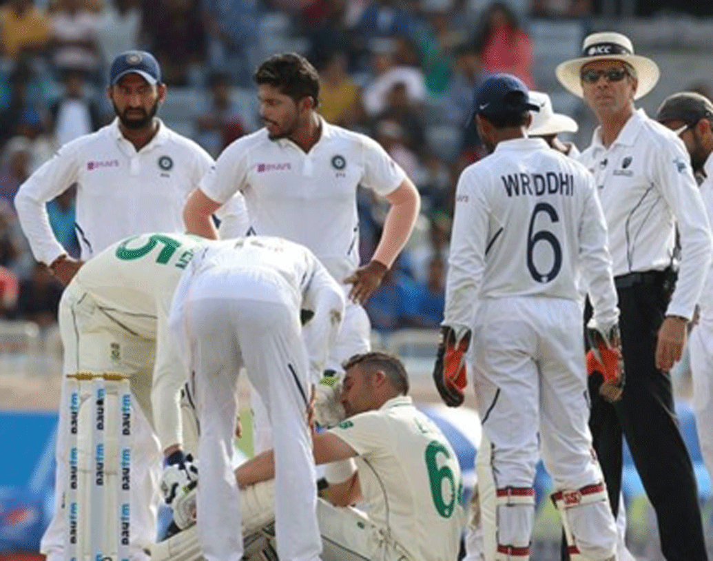 চোটের কারণে এলগারকে মাঠ থেকে চলে যেতে হয়। তাঁর পরিবর্তে নামানো হয় থেউনিস দে ব্রুইনকে। ব্রুইন হলেন আন্তর্জাতিক ক্রিকেটে তৃতীয় ‘কনকাসন সাব’।