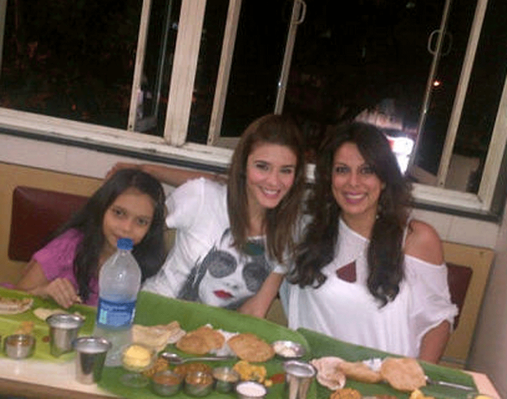 মাত্র ২২ বছর বয়সে তিনি নিজে গান লিখে এবং গেয়ে অ্যালবাম বার করেন। রাতারাতি তাঁর অ্যালবাম তাঁকে গায়িকা হিসাবেও জনপ্রিয় করে তুলেছিল। নব্বইয়ের দশকের সবচেয়ে জনপ্রিয় পপস্টার হয়ে উঠেছিলেন তিনি।