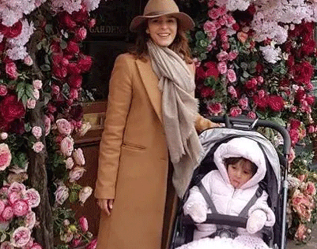 বয়স বেড়ে যাওয়ায় এবং এক সময় কঠিন রোগে পড়ায় অনেকেই ভেবেছিলেন মা হতে অসুবিধায় পড়তে পারেন তিনি। কিন্তু রাগেশ্বরীর নিজের উপর বিশ্বাস ছিল। তাই কোনও অসুবিধা ছাড়া, স্বাভাবিক ভাবেই ৪০ বছর বয়সে এক কন্যা সন্তানের জন্ম দেন তিনি।