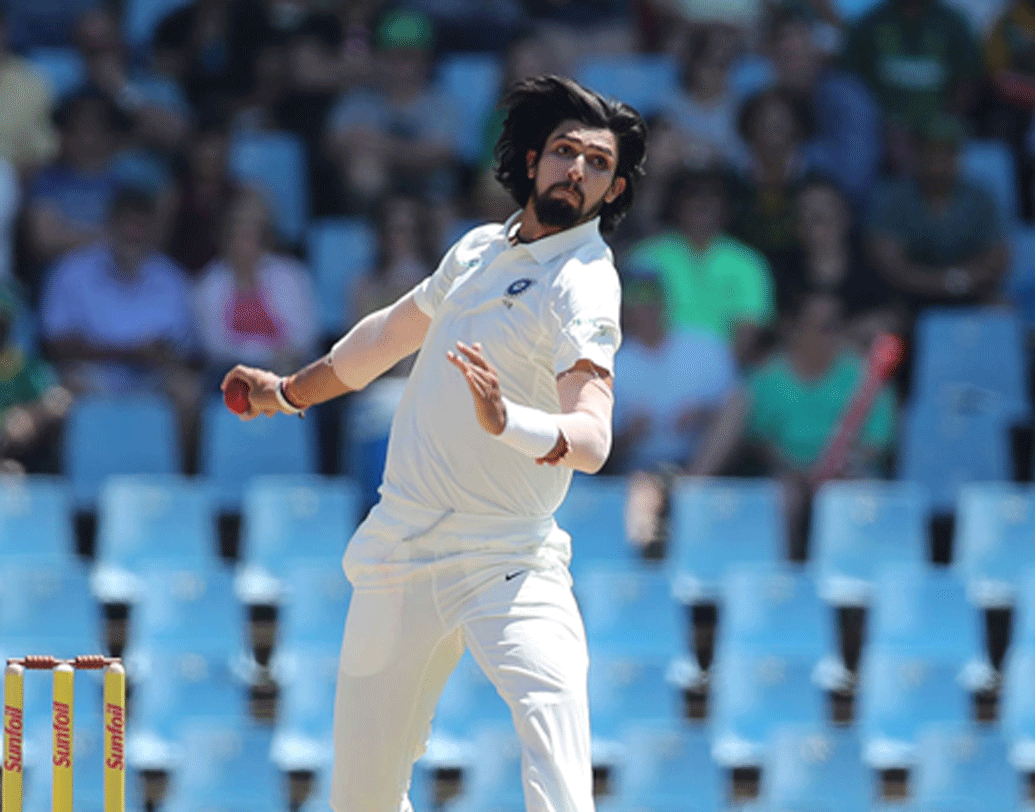 একই টেস্টে প্রথম দু’জন ভারতীয় পেসার আট বার তার বেশি উইকেট দখল করলেন। ইশান্ত শর্মা ন’টি এবং উমেশ যাদব ৮টি উইকেট দখল করেছেন। এমন নজিরও প্রথম।