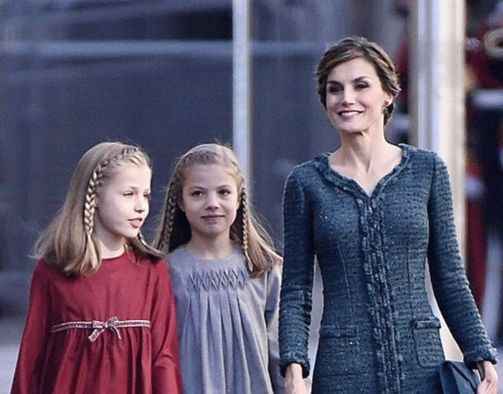 এরপর ২০০৮ সালে সোফিয়া নামে আরও এক কন্যা সন্তানের জন্ম দেন তাঁরা। মায়ের মতো দুই সন্তানও মিডিয়ার অন্যতম আকর্ষণ হয়ে ওঠে।