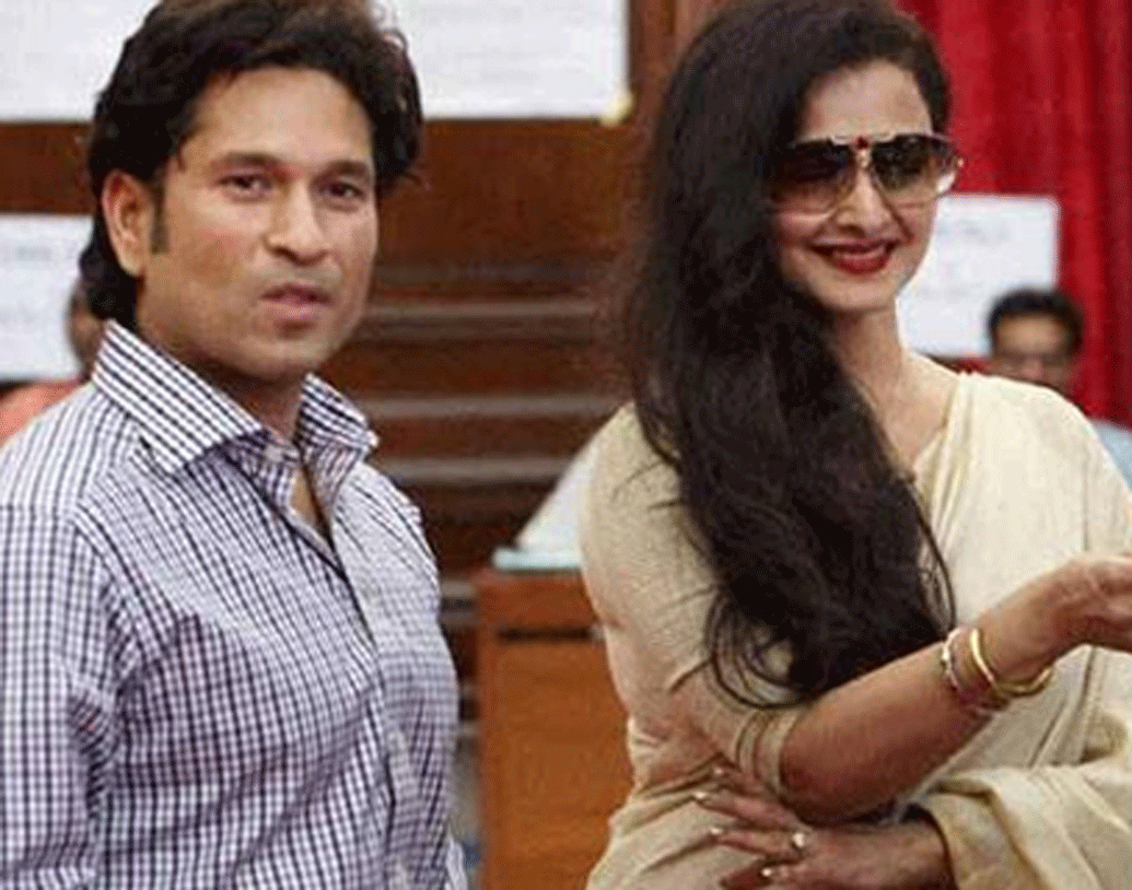 রেখা কোনও হাইপ্রোফাইল পার্টির অতিথি হওয়ার জন্যও পারিশ্রমিক নেন। এ ছাড়া তিনি রাজ্যসভার সদস্য ছিলেন। সেখান থেকেও সরকারি সুযোগ সুবিধা ভোগ করেন এখনও।