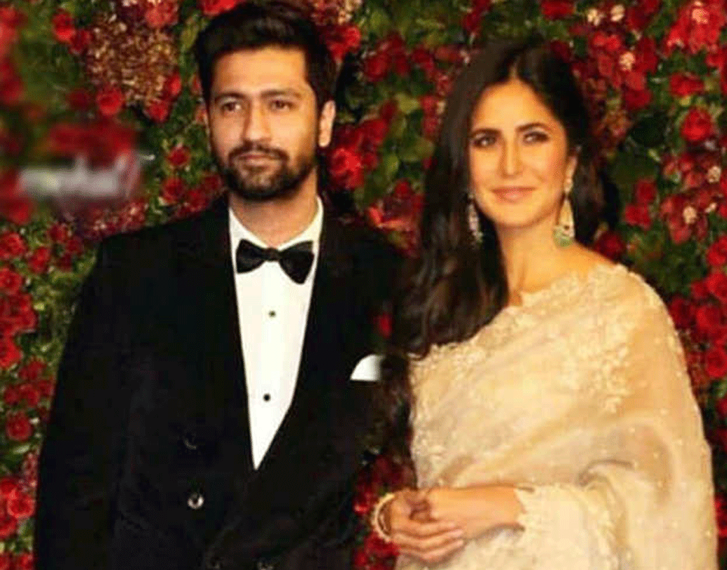 সেই নায়িকাটা কে জানেন? ক্যাটরিনা কইফ। এখন নাকি দুজনকে প্রায়ই একসঙ্গে দেখা যাচ্ছে। দুজনে একসঙ্গে পার্টিতে যাচ্ছেন, একসঙ্গে নামজাদা রেস্তোরাঁতে ডিনার ডেটেও যাচ্ছেন।