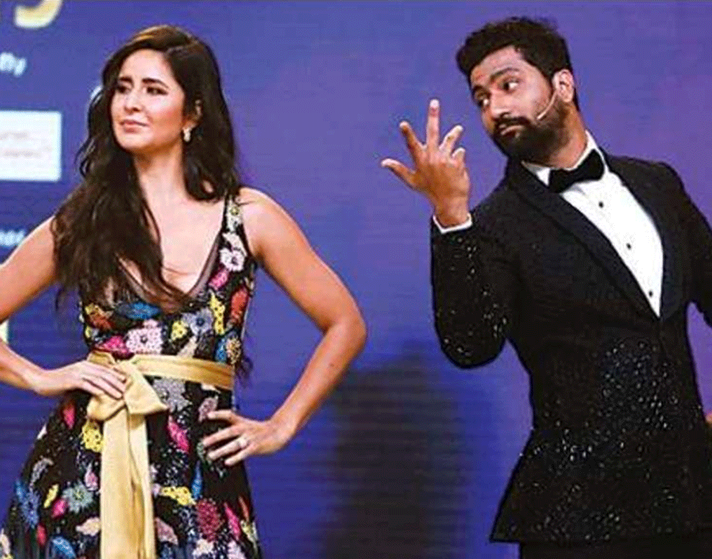 সম্প্রতি এক ‘মিউচুয়াল ফ্রেন্ড’-এর দিওয়ালি স্পেশাল হাউজ পার্টিতে দু’জনের একই সঙ্গে উপস্থিতি সেই জল্পনাকে আরও কয়েকশো গুণ উস্কে দিয়েছে।