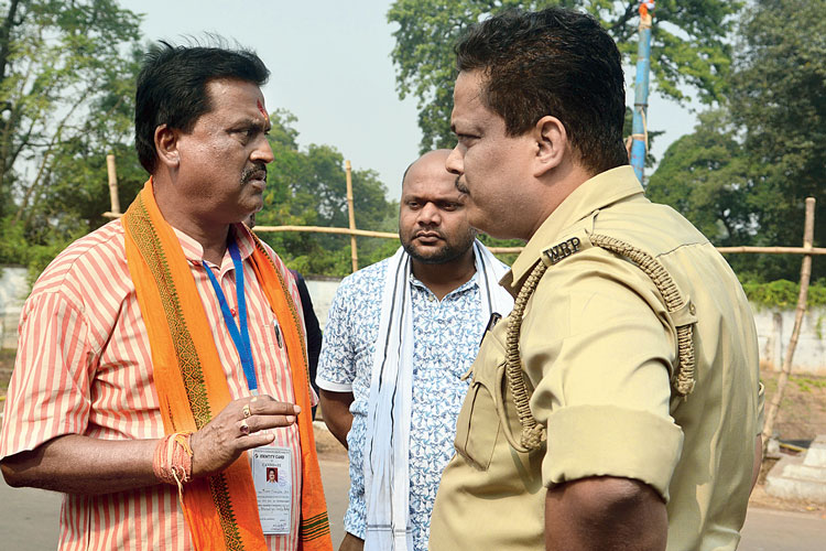 Kharagpur Assembly By Election: BJP candidate and police officer involved in heated exchange