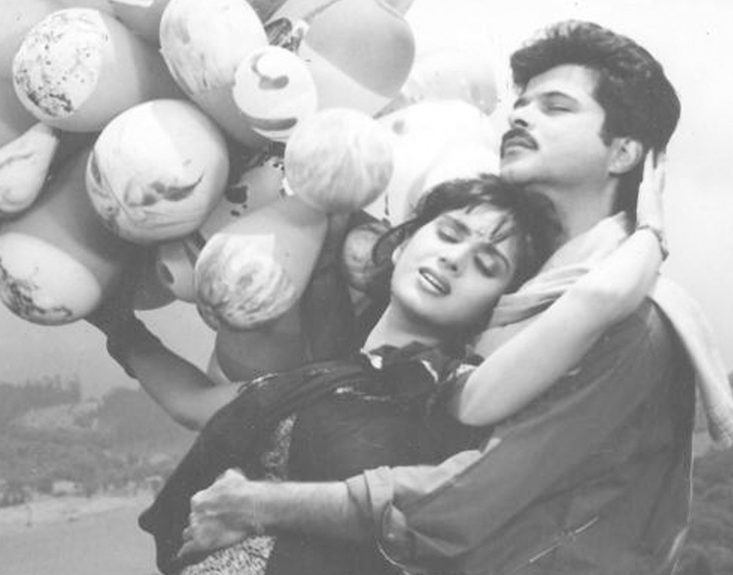 এরপর অভিনয়ের সুযোগ পেতে সমস্যা হয়নি মীনাক্ষীর। ‘মেরা জবাব’, ‘আঁধি তুফান’, ‘মেরি জঙ্গ’, ‘মেরি জঙ্গ’, ‘জুর্ম’, ‘ইনকাম দশ হাজার’, ‘ইন্তেকাম’, ‘শাহেনশা’, ‘বিজয়’, ‘ঘর পরিবার’, ‘আদমি খিলোনা হ্যায়’, ‘ঘাতক’ তাঁর অভিনীত উল্লেখযোগ্য ছবি।