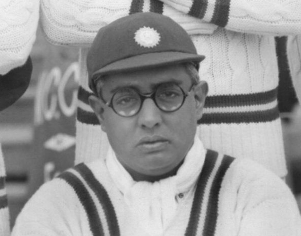 মাঠের বাইরে রাজনীতিক এবং ক্রিকেট ধারাভাষ্যকার হিসেবেও তাঁকে দেখা গিয়েছে। কিন্তু এই দুই ভূমিকায় সফল হতে পারেননি বিজয়নগরের মহারাজকুমার। তাঁর সম্বন্ধে বলা হয়, শুধু ক্রিকেট সংগঠক হিসেবে কাজ করলেই অনেক বেশি উন্নতি করতেন। সফল ক্রিকেটার হওয়ার প্রতিভা তাঁর ছিল না, মত বিশেষজ্ঞদের। ১৯৬৫ সালের ২ ডিসেম্বর তিনি প্রয়াত হন।