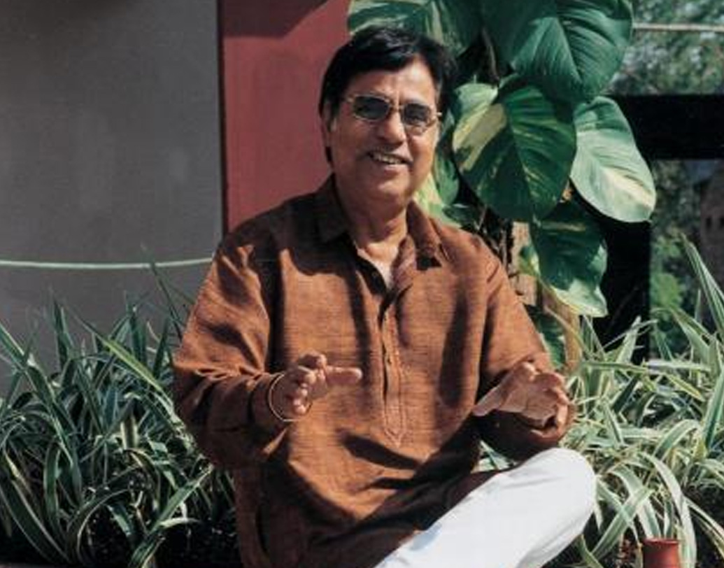 বলিউডে এসে প্রথমে বিজ্ঞাপনের জিঙ্গল গাইতেন জগজিৎ। প্লেব্যাকের সুযোগ সবে আসতে শুরু করেছে। কেরিয়ারের একেবারে শুরুতে, এমন একটা কঠিন সময়ে জগজিতের সঙ্গে আলাপ চিত্রা দত্তর সঙ্গে।