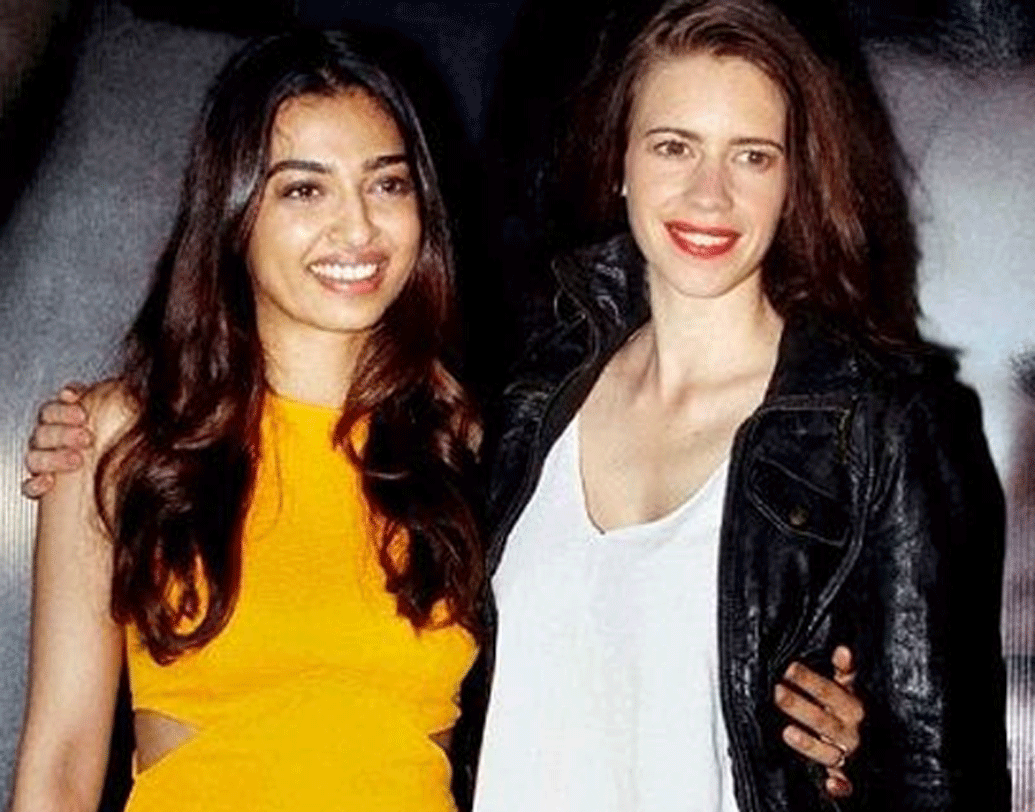 রাধিকা অত্যন্ত সম্ভ্রান্ত পরিবারের মেয়ে। বাবা-মা দু’জনেই পুণের নাম করা চিকিৎসক। অনেকেই জানেন না, তা সত্ত্বেও রাধিকা কেরিয়ার শুরু করেন মাত্র আট হাজার টাকার মাইনেতে।