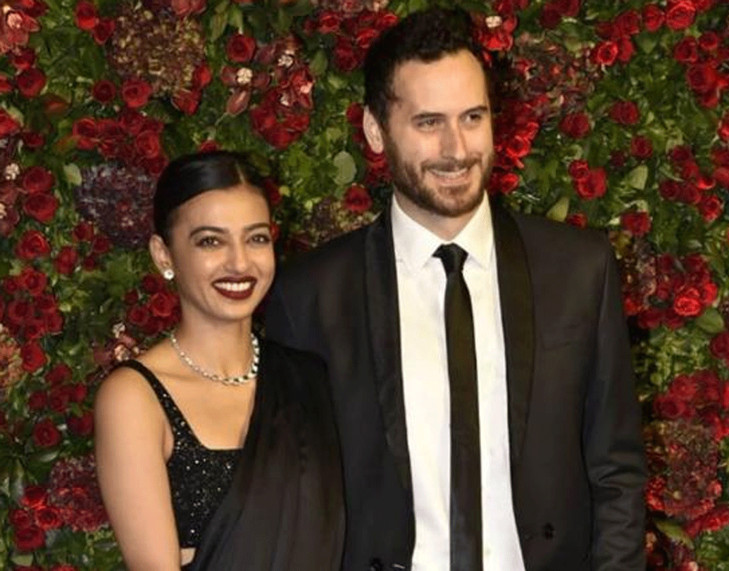 আর রিসেপশনের দিন মাত্র ১০ হাজার টাকার একটি পোশাক পরেছিলেন। কারণ, রাধিকা অহেতুক পোশাকের পিছনে অনেকটা টাকা খরচ করেন না একেবারেই।