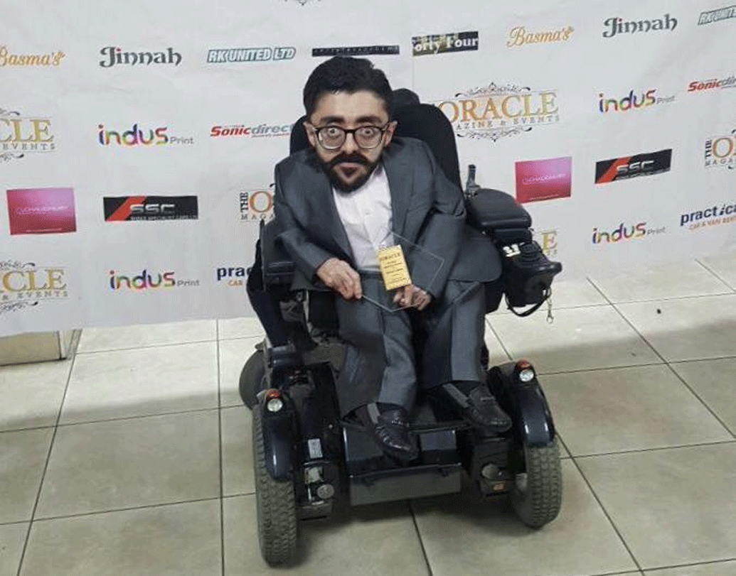 পাকিস্তানের বুরহান ক্রিস্টি। ছোটবেলায় পোলিওয় আক্রান্ত হয়েছিলেন বুরহান। দুর্ভাগ্যবশত তিনি হাঁটাচলার ক্ষমতা হারান। হুইলচেয়ারই তাঁর ভরসা।