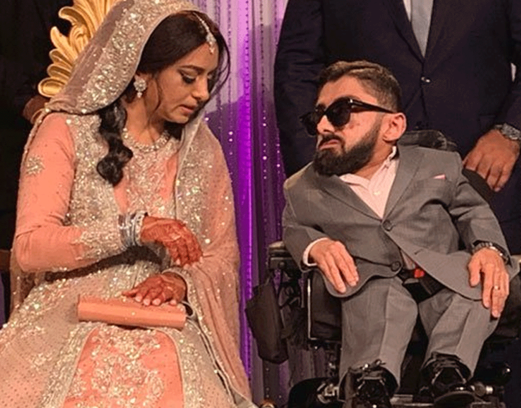 ফউজিয়া ছয় ফুট লম্বা। ভালবাসা যে বাঁধনছাড়া, তা ফের প্রমাণ করলেন বুরহান-ফউজিয়া।