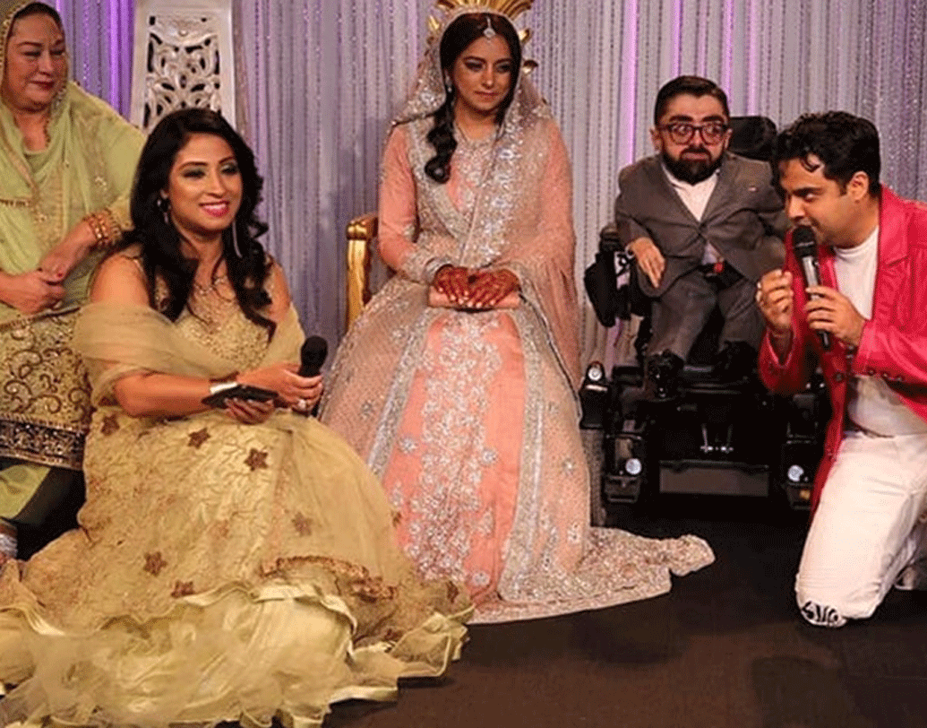 বোবোর পরনে ছিল ফর্ম্যাল শার্ট-ব্লেজার আর ফউজিয়া পরেছিলেন হালকা রঙের লেহেঙ্গা।