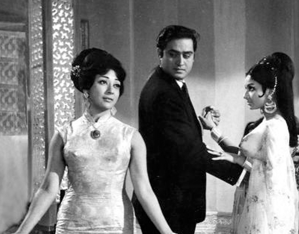 পাঁচ ও ছয়ের দশকে বলিউডে একের পর এক সুপারহিট ছবি উপহার দিয়েছেন মালা। সমালোচকদের মতে তাঁর অভিনীত সেরা ছবিগুলির মধ্যে ‘বহুরানি’, ‘গুমরাহ’, ‘গেহরা দাগ’, ‘আপনে হুয়ে প্যায়ারে’, ‘জাহান আরা’ অন্যতম। কেরিয়ারের প্রথম থেকেই ছকভাঙা ভূমিকায় অভিনয় করতে ভালবাসতেন মালা। ‘ধুল কা ফুল’, ‘অনপড়’, ‘হরিয়ালি অউর রাস্তা’, ‘আঁখেঁ, ‘বাহারেঁ ফির ভি আয়েঙ্গি’, ‘মেরে হুজুর’এর মতো নারীকেন্দ্রিক ছবিতে মালা সিংহর অভিনয় প্রশংসার দাবি রাখে।