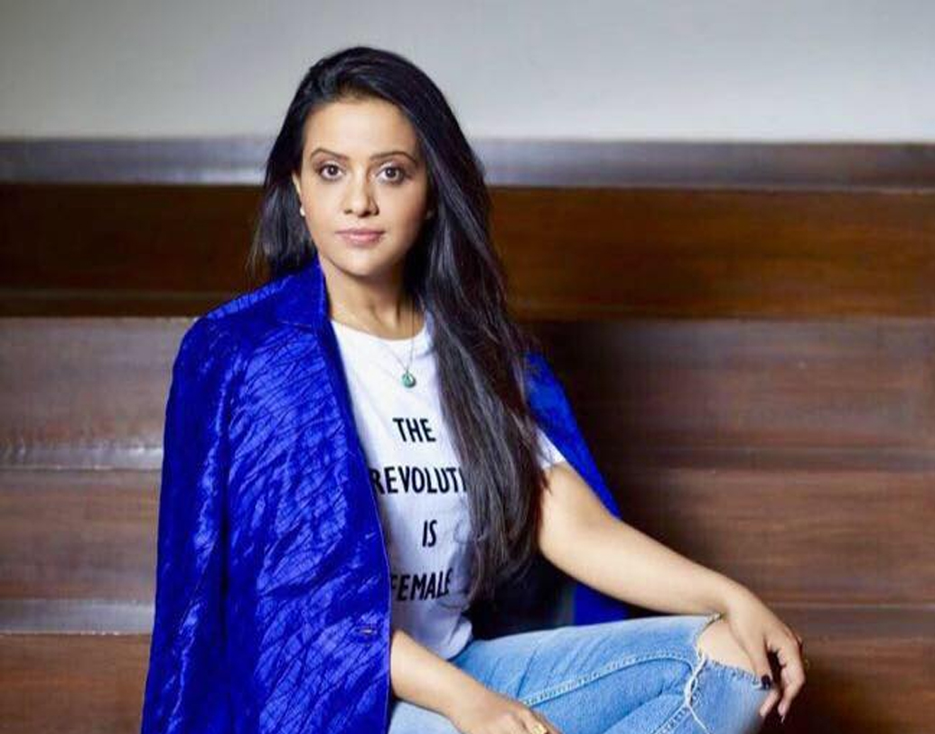 রশ্মির মতো অমৃতাও স্বামীর লড়াইয়ের প্রতি ধাপের সহযোদ্ধা। পাশাপাশি, তিনি একজন সক্রিয় সমাজকর্মী।তিনি মহিলাদের স্বনির্ভরতা ও গ্রামীণ বিকাশ নিয়ে বেশ কিছু কল্যাণমূলক প্রকল্পে যুক্ত।অ্যাসিড-হামলায় আক্রান্তদের জীবনের স্বাভাবিক ছন্দে ফিরিয়ে আনার বিভিন্ন কল্যাণমূলক প্রকল্পেও অমৃতা অগ্রণী।