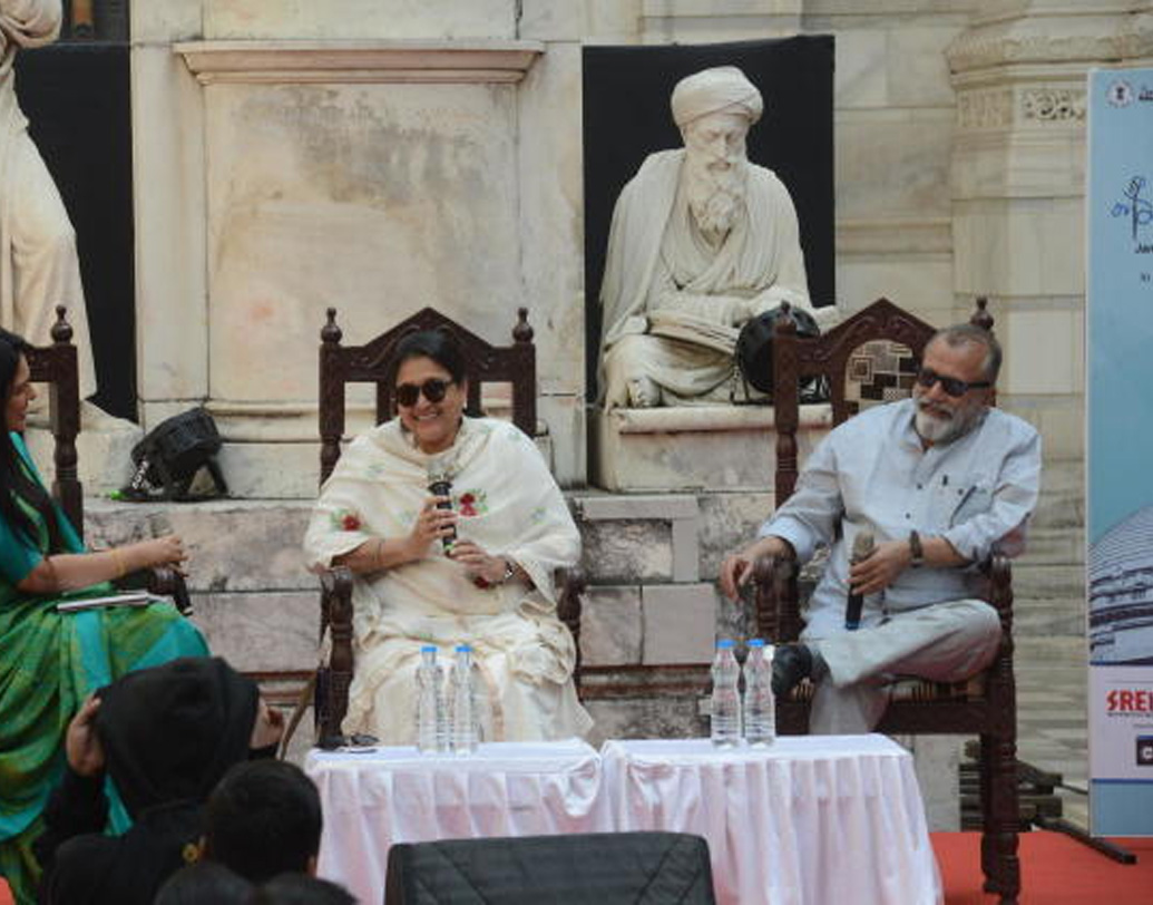 সে বছরই পঙ্কজ অভিনয় করেন শ্যাম বেনেগালের ছবি ‘আরোহন’-এ। হিন্দি সমান্তরাল সিনেমার অন্যতম কাণ্ডারি ছিলেন পঙ্কজ কপূর। ‘মান্ডী’, ‘জানে ভি দো ইয়ারো’, ‘মোহন জোশী হাজির হো’-তে তাঁর অভিনয় স্মরণীয়। মৃণাল সেনের ‘খণ্ডহর’ এবং বিধুবিনোদ চোপড়ার ‘খামোশ’-এ তাঁর অভিনয় দর্শকের মনে দাগ কেটে যায়।