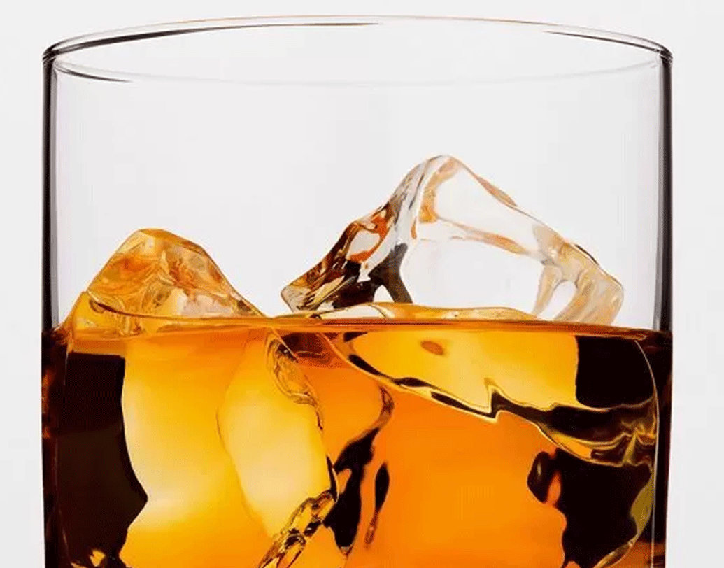 ভিয়েতনামের এই বাড়িতে ঢুকলে মনে হবে যেন কোনও দুর্মূল্য হুইস্কির দোকানে চলে এসেছেন। কিন্তু জানেন কি এটা কোনও লিকার শপ নয়, এক ব্যবসায়ীর বাড়ি!