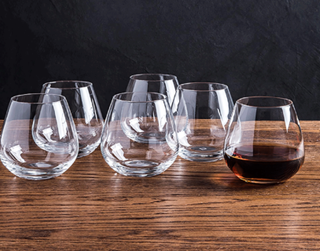 কী ভাবে তিনি এত দুর্লভ হুইস্কি সংগ্রহ করলেন? ভিয়েত নিগুয়েন জানাচ্ছেন, এটা তাঁর নেশা। তিনি ইন্টারনেটের সাহায্যে হুইস্কি নিয়ে প্রচুর পড়াশোনা করেন।