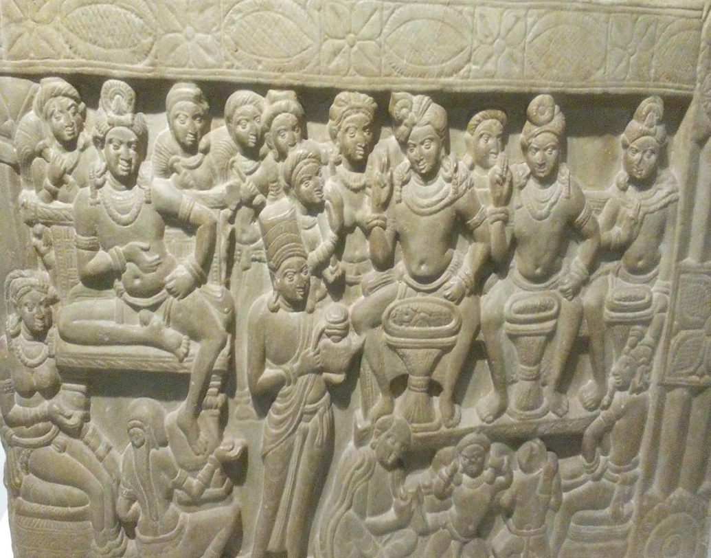 সভ্যতার ধ্বংসাবশেষ থেকে যে সোনার গয়না পাওয়া গিয়েছে তাতে একটি কণ্ঠহার আছে, যার লকেট হল রোমান সাম্রাজ্যের মুদ্রা। একটি স্তম্ভে খোদাই করা ছিল গ্রিক দেবতা  দিয়োনিসাসের ভাস্কর্য। ফলে ওই দুই সভ্যতার সঙ্গে বিজয়পুরীর যে যোগাযোগ ছিল, তা স্পষ্ট।   (ছবি: সোশ্যাল মিডিয়া)