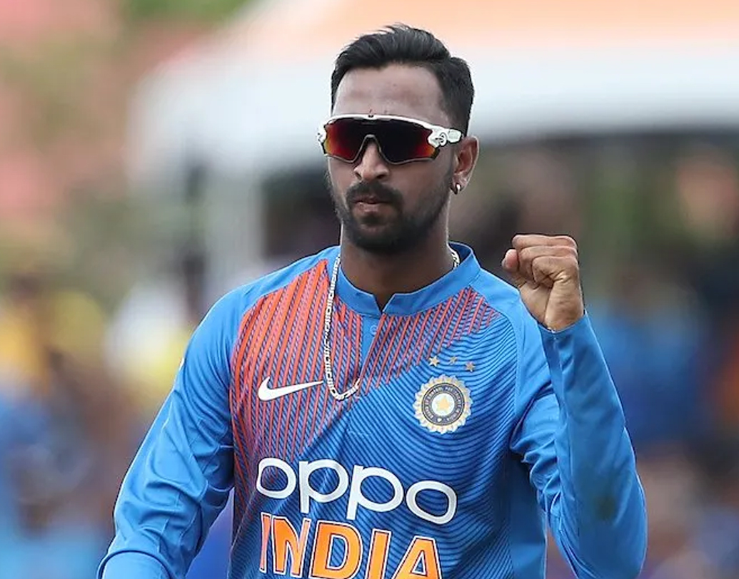 ক্রুণাল পাণ্ড্য: রবীন্দ্র জাডেজা নেই স্কোয়াডে।  ফলে, বাঁ-হাতি স্পিনার হিসেবে খেলছেন হার্দিকের দাদা। ব্যাট হাতেও অবদান রাখার ক্ষমতা রয়েছে তাঁর। অলরাউন্ডার হিসেবে দুই বিভাগেই রয়েছে দক্ষতা। আইপিএলে ধারাবাহিক থাকার পুরস্কার হিসেবেই জাতীয় দলে এসেছিলেন। নিজেকে প্রমাণও করেছেন তিনি।