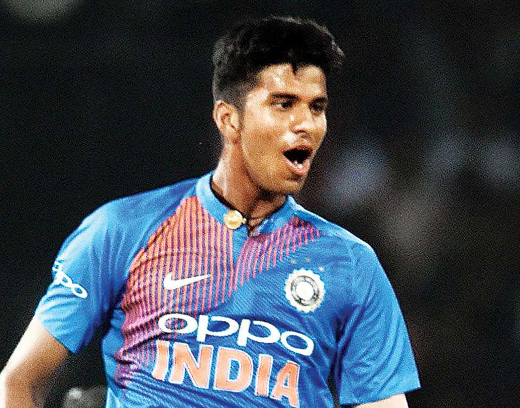 ওয়াশিংটন সুন্দর: পাওয়ারপ্লে-র ছয় ওভারের মধ্যে বল করতে পারেন ২০ বছর বয়সি। এখনও পর্যন্ত ১২টি টি টোয়েন্টিতে চেন্নাইয়ের অফস্পিনার নিয়েছেন ১২ উইকেট। ইকনমি রেট ৬.২৩, যা এই ফর্ম্যাটে বেশ ভাল। লোয়ার অর্ডারে ব্যাটও করতে পারেন। অলরাউন্ডারই ধরা যায় ওয়াশিংটনকে। ব্যাটিং গভীরতা বাড়াচ্ছেন তিনি।