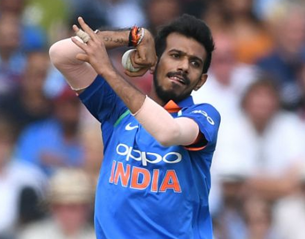 যুজভেন্দ্র চহাল: স্কোয়াডে রয়েছেন আরও একজন লেগস্পিনার, রাহুল চাহার। কিন্তু ২৯ বছর বয়সির অভিজ্ঞতাই এগিয়ে রাখল চহালকে। বিশ্বকাপের পর এই ফরম্যাটে দলের বাইরে রাখা হয়েছিল তাঁকে। ওয়েস্ট ইন্ডিজ সফরের পর দক্ষিণ আফ্রিকার বিরুদ্ধে ঘরের মাঠেও স্কোয়াডে ছিলেন না। এই সিরিজ তাই চহালের কাছে গুরুত্বপূর্ণ।