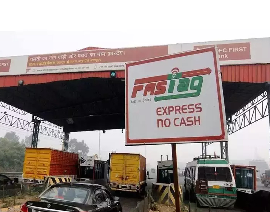 ফাস্ট্যাগ কী: গাড়ির ডিজিটাল তথ্যসম্বলিত ট্যাগ বা পাতলা কার্ড।