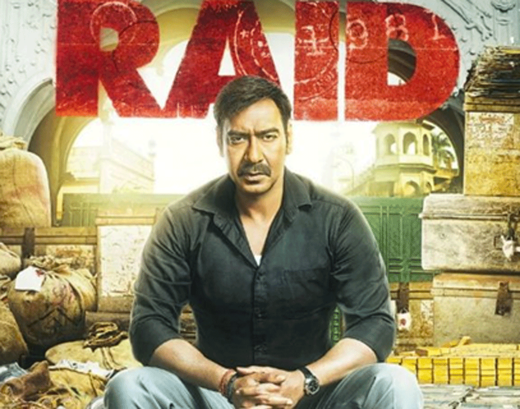 ২০১৮ সালের অজয় দেবগণের থ্রিলার ড্রামা ‘রেড’। রামেশ্বর রামজি সিংহ ওরফে তাউজির বাড়িতে হানা দিয়েছেন আয়কর অফিসারেরা। সেই সিনেমাতেই প্রথম বলি পর্দায় দেখা যায় পুষ্পা জোশীকে।