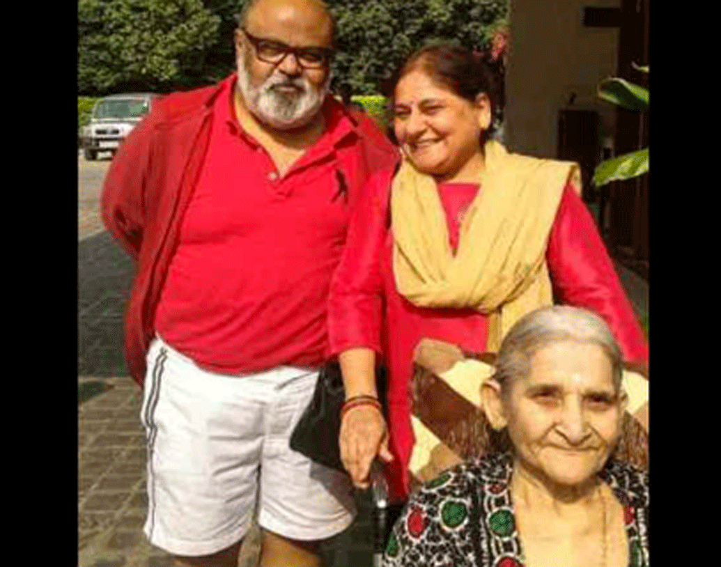 ‘রেড’ ফিল্মে অভিনয়ের সময় থেকেই তিনি মধ্যপ্রদেশের হরদা থেকে মুম্বইয়ে নিজের ছেলে কাছে রয়েছেন। অস্টিওপোরোসিসের সমস্যা ছিল তাঁর। তাই বাড়িতেও খুব বেশি হাঁটাচলা করতে পারতেন না।