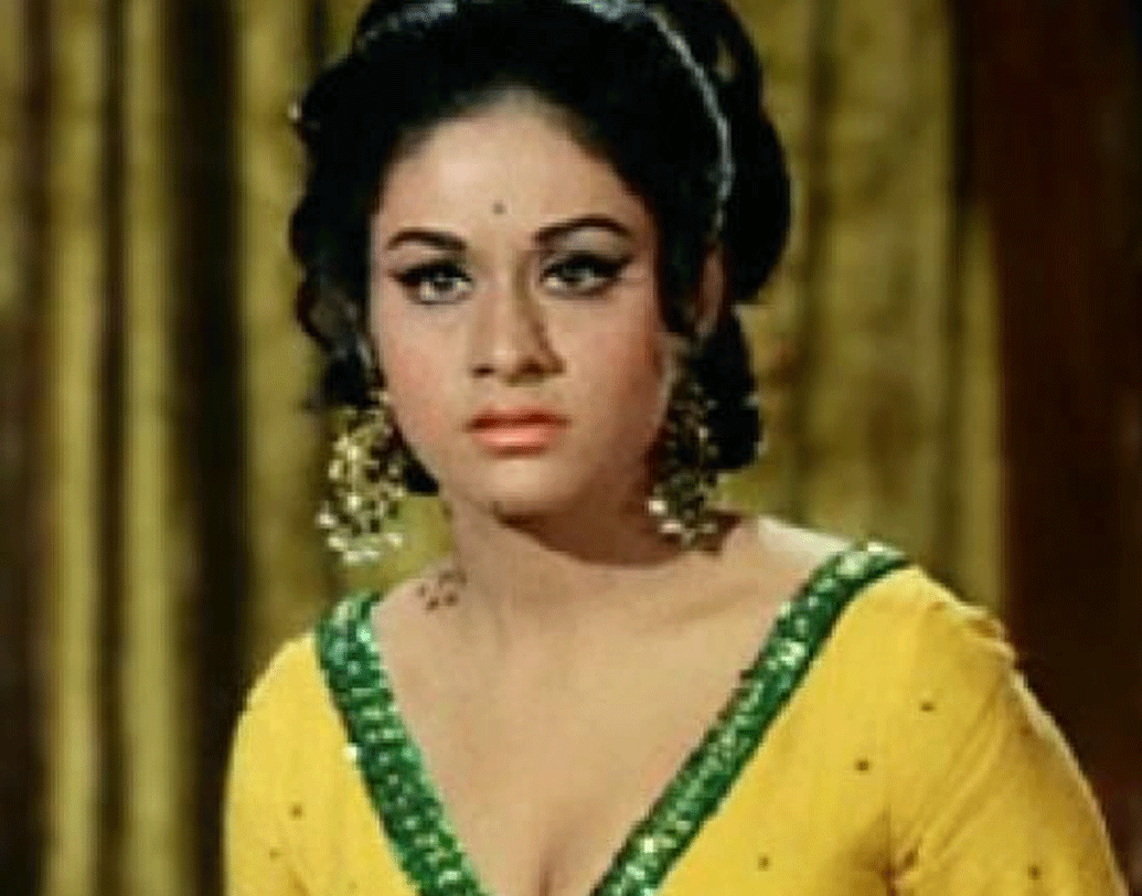 ১৯৪৬ সালে মুম্বইয়ের এক ইরানি পরিবারে জন্ম অরুণার। বাবার একটি নাটকের দল ছিল। মা সগুনাও অভিনয়ের সঙ্গেই যুক্ত ছিলেন।