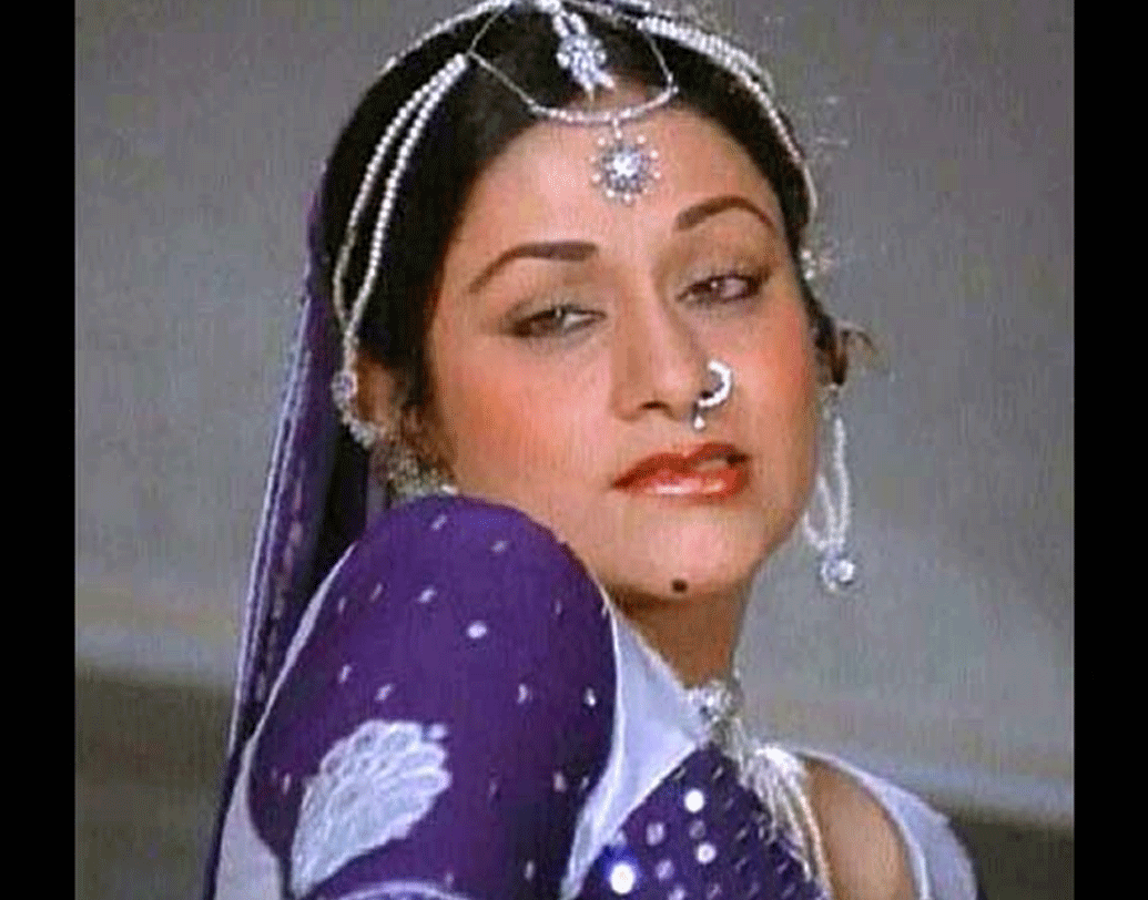 ১৯৬১ সালে মাত্র ১৫ বছর বয়সে তিনি হিন্দি ছবিতে অভিনয়ের সুযোগ পান। ফিল্ম ‘গঙ্গা যমুনা’-তে তিনি প্রথম অভিনয় করেন।