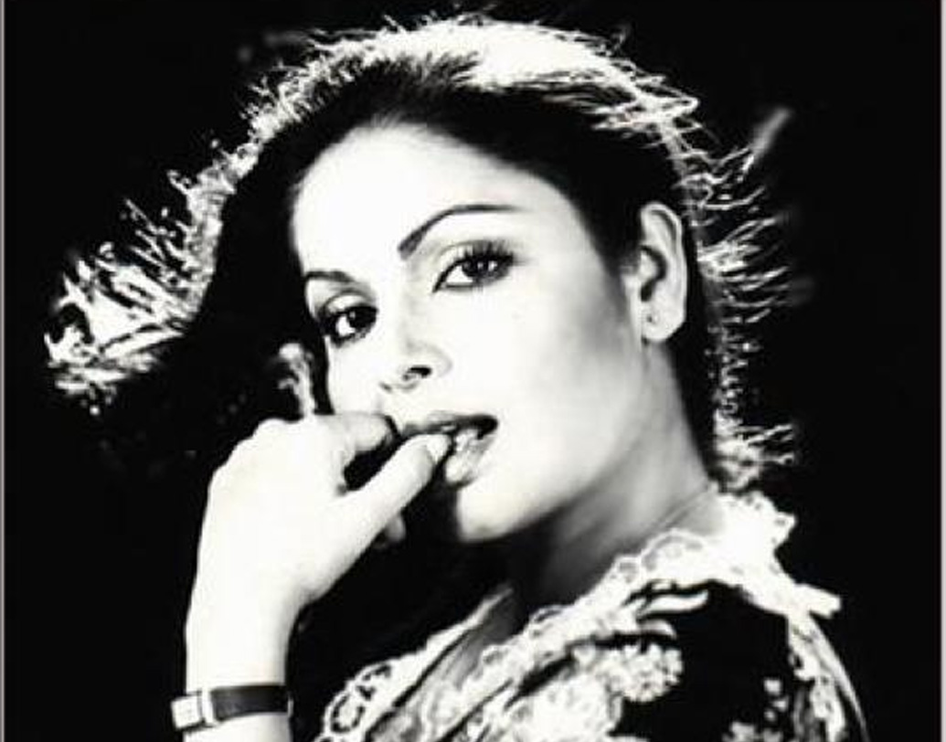 বাড়ি থেকে কলকাতা চলে এলেন রাখি, ছবির নায়িকা সন্ধ্যা রায়ের সঙ্গে। তাঁর প্রাথমিক গ্রুমিংয়ের পিছনে সন্ধ্যা রায়ের ভূমিকা ছিল অনেকটাই।