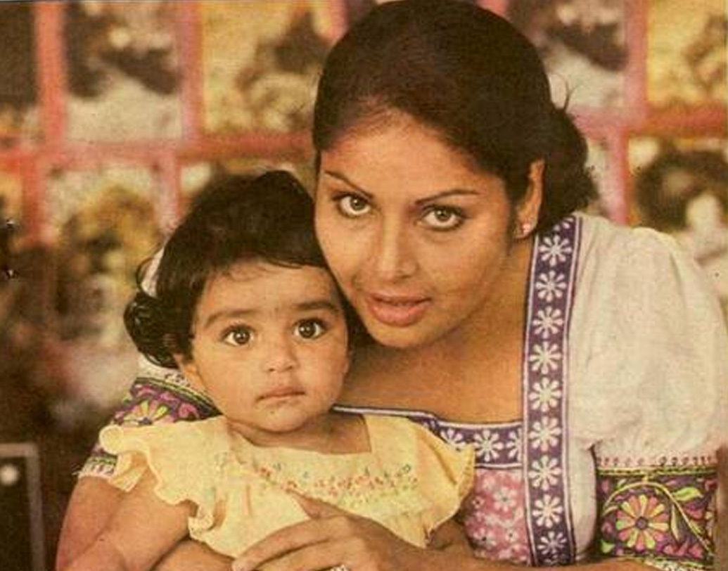 জন্ম পঞ্জাবি পরিবারে হলেও মননে নিজেকে বাঙালি ভাবতেই ভালবাসেন কবি গুলজার। কিন্তু বাঙালিকন্যার সঙ্গে তাঁর দাম্পত্য স্থায়ী হল না। ১৯৭৪ সালে, তাঁদের মেয়ে মেঘনার যখন মাত্র এক বছর বয়স, আলাদা হয়ে গেলেন রাখি ও গুলজার।