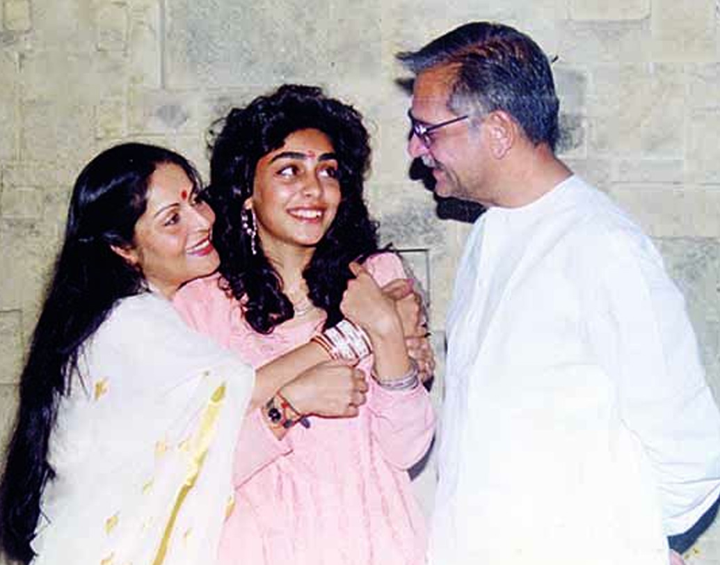 বিচ্ছেদের কারণ নিয়ে দু’জনে মুখ খোলেননি। তবে শোন যায়, গুলজারের মানসিকতার সঙ্গে মানিয়ে নিতে পারেননি রাখি। তিনি বিয়ের আগেই জানতেন গুলজারের রক্ষণশীল মানসিকতা নিয়ে। কিন্তু ভেবেছিলেন হয়তো বিয়ের পর পরিবর্তন আসবে।