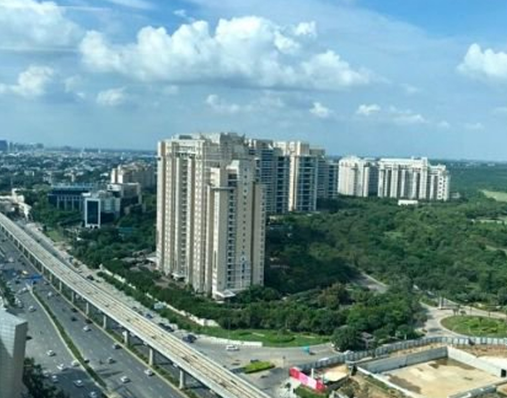 চরম দূষণে ধূঁকছে দিল্লি। প্রাণ ওষ্ঠাগত রাজধানীর। গত কয়েক দিন ধরেই বাতাসের গুণগত মানের সূচক (একিউআই) বিপজ্জনক থেকে অতি বিপজ্জনকের মধ্যে ঘোরাঘুরি করছে।