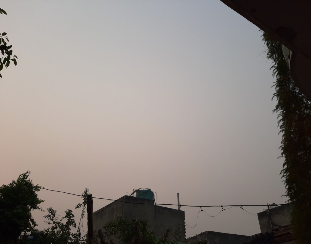 এ বছরও একই পরিস্থিতির শিকার রাজধানী। তবে পরিসংখ্যান বলছে, এ বছর দূষণের মাত্রাটা অন্যান্য বারের তুলনায় অনেকটাই বেশি। বেশ কয়েক জায়গায় একিউআই পৌঁছে গিয়েছে ৯৯৯-তে।