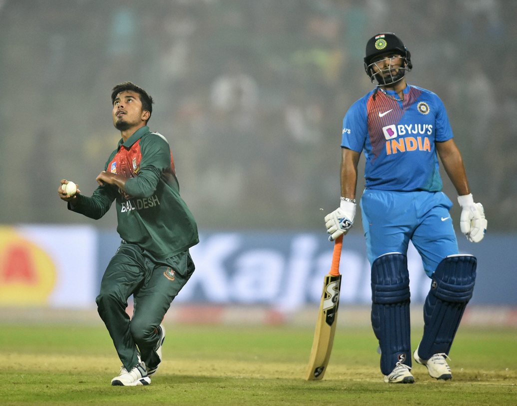 শ্রেয়াস আইয়ার, ঋষভ পন্থ, শিবম দুবেদের সামনে সুযোগ ছিল কিছু করে দেখানোর। কিন্তু, তাঁরা ব্যর্থ হন সুযোগের সদ্ব্যবহার করতে।