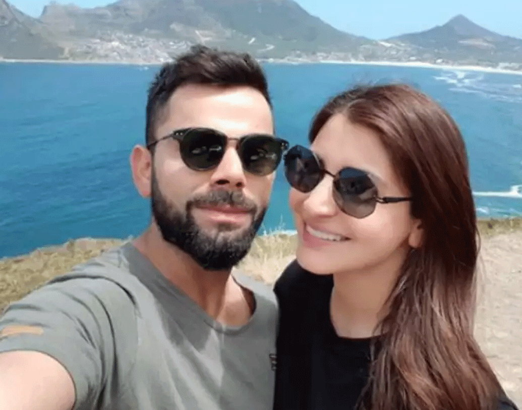 বিরাট এবং অনুষ্কা প্রায়ই একে অপরের ছবি শেয়ার করেন এবং একে অপরের ছবিতে প্রচুর মন্তব্যও করেন।