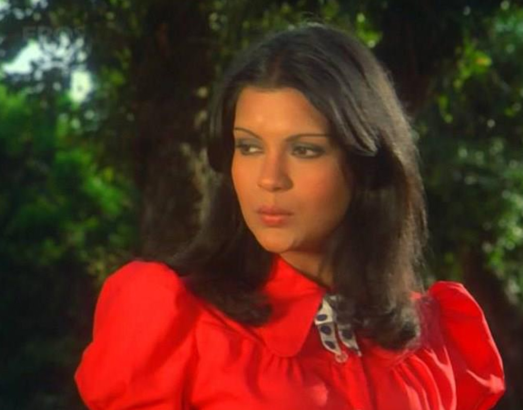 জিনাতের জন্ম ১৯৫১ সালে, মুম্বইয়ে। তাঁর মা সিন্দা বর্ধিনী কারভস্তে ছিলেন মরাঠি ব্রাহ্মণ। বাবা আমানুল্লাহ খানের পারিবারিক শিকড় ছিল আফগানিস্তানে। ‘পাকিজা’ ও ‘মুঘল-এ-আজম’ ছবিতে তিনি কাজ করেছিলেন চিত্রনাট্যকার হিসেবে। ‘আমন’ ছদ্মনামে তিনি লিখতেন। সেই নাম-ই পরে জিনাত ব্যবহার করতেন নিজের পদবি হিসেবে। (ছবি:সোশ্যাল মিডিয়া)