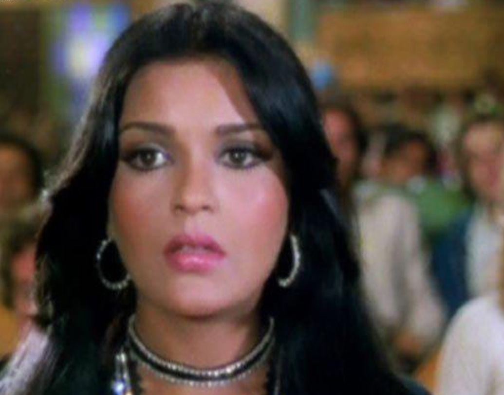 জিনাতের পড়াশোনা পঞ্চগনির একটি আবাসিক স্কুলে। এরপর উচ্চশিক্ষার জন্য লস অ্যাঞ্জেলস পাড়ি। গন্তব্য ছিল সাদার্ন ক্যালিফর্নিয়া ইউনিভার্সিটি। কিন্তু গ্র্যাজুয়েশন শেষ না করেই ফিরে আসেন ভারতে। সাংবাদিক হিসেবে যোগ দেন ‘ফেমিনা’ পত্রিকায়। (ছবি:সোশ্যাল মিডিয়া)