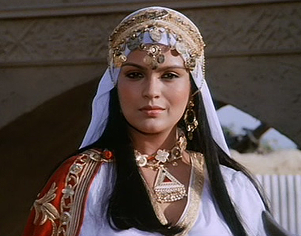 সেখান থেকেই চলার পথ বদল। সাংবাদিকতা থেকে চলে এলেন মডেলিং-এ। ‘মিস ইন্ডিয়া’ কনটেস্টে তৃতীয় স্থান পেলেন। ১৯৭০ সালে মিস এশিয়া প্যাসিফিক-এ বিজয়িনী জিনাত-ই। এরপর সাংবাদিকতা ছেড়ে পুরোপুরি চলে এলেন বিনোদন জগতে। (ছবি:সোশ্যাল মিডিয়া)