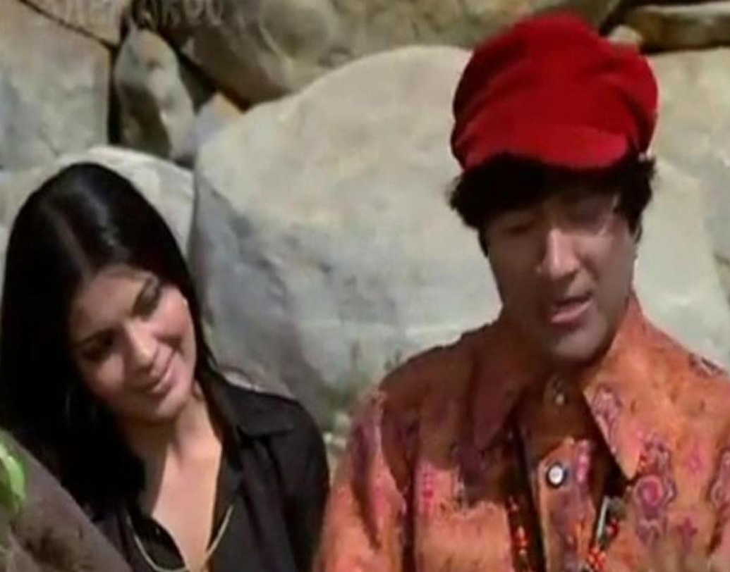 এই ছবির অসামান্য সাফল্যের পরে দেব আনন্দ-জিনাত জুটি বেশ কিছু ছবিতে একসঙ্গে কাজ করেছেন। ‘হীরা পান্না’, ‘ইশক ইশক ইশক’, ‘প্রেম শাস্ত্র’, ‘ডার্লিং ডার্লিং’-এর মতো সফল ছবির নাম একে একে যোগ হয় তাঁদের যুগলবন্দির তালিকায়। (ছবি:সোশ্যাল মিডিয়া)