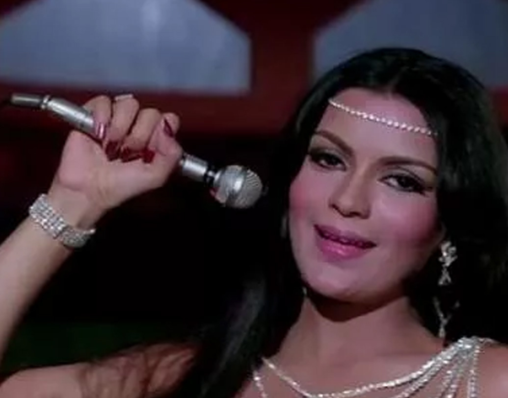 দেব আনন্দ ছাড়াও জিনাত সাফল্যের সঙ্গে কাজ করেছেন বি আর চোপড়া, রাজ কপূর, মনমোহন দেশাই, ফিরোজ খান, নাসির হুসেন, মনোজ কুমার, প্রকাশ মেহরা, শক্তি সামন্তের মতো পরিচালকদের সঙ্গে। (ছবি:সোশ্যাল মিডিয়া)