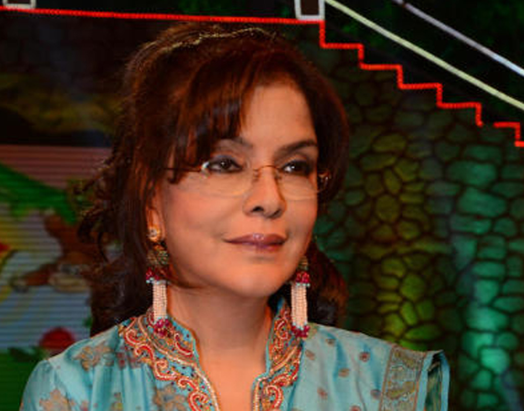 অভিযোগ, শেষে জিনাতের চিৎকার শুনে দরজা ভেঙে তাঁকে উদ্ধার করেন হোটেলকর্মীরা। আহত জিনাতের মুখ ক্ষতবিক্ষত হয়ে যায়। মারাত্মক ক্ষতিগ্রস্ত হয় তাঁর ডান চোখের দৃষ্টিশক্তি। বরাবরের জন্য ‘লেজি আই’ হয়ে যায় সেটি। জীবনের এই বিতর্কিত পর্ব নিয়ে মুখে কুলুপ সঞ্জয় খানের।