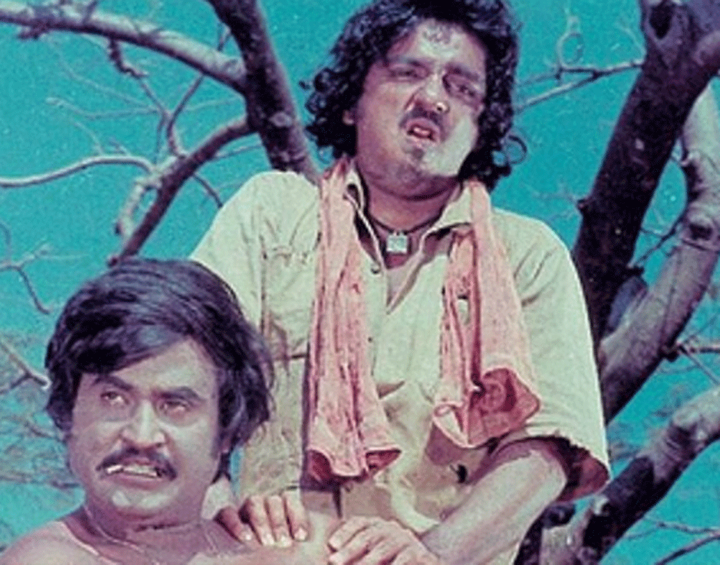 বাস কন্ডাক্টরের চাকরি করার সময় রজনীকান্ত কবি ও লেখক টপি মুনিয়াপ্পার পৌরাণিক কাহিনিতে অভিনয়ের সুযোগ পান। সে সময়ই তিনি অভিনয়টা আরও ভাল করে শেখার জন্য মাদ্রাজ ফিল্ম ইনস্টিটিউটে ভর্তি হন।