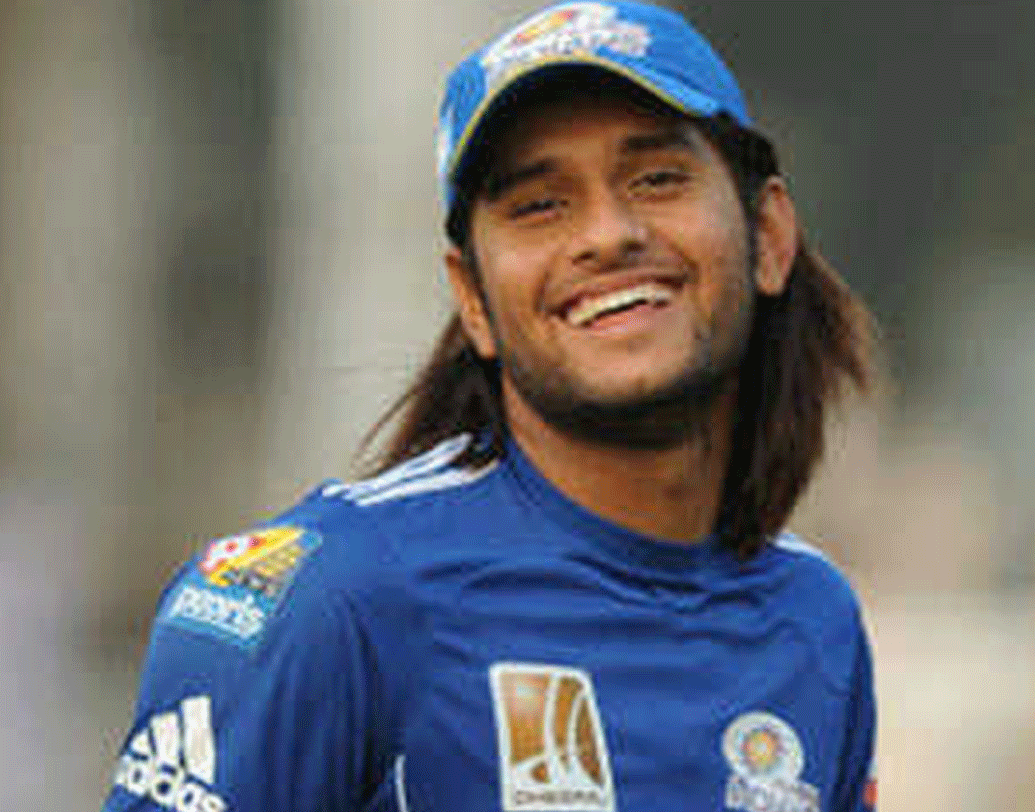 কিন্তু সুয়োগ পেয়েও তা কাজে লাগাতে পারেননি সৌরভ। আইপিএলের কোনও মরসুমেই তাঁর পারফরম্যান্স নজরকাড়া ছিল না। ২০১৭ আইপিএল সিজন-এ কেউই তাঁকে দলে নেয়নি। তখন থেকেই মাঠের বাইরে সৌরভ।